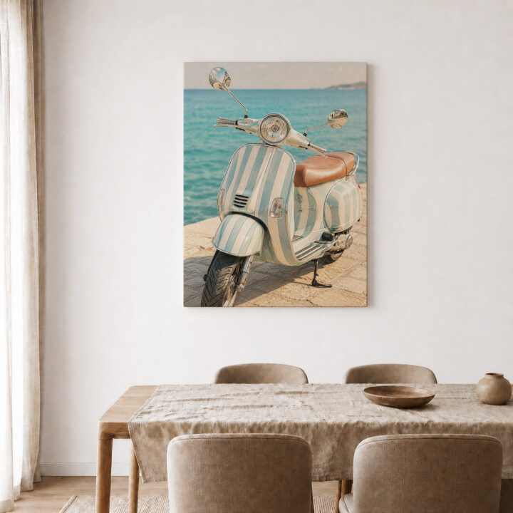 Leinwandbild Retro-Roller am Meer