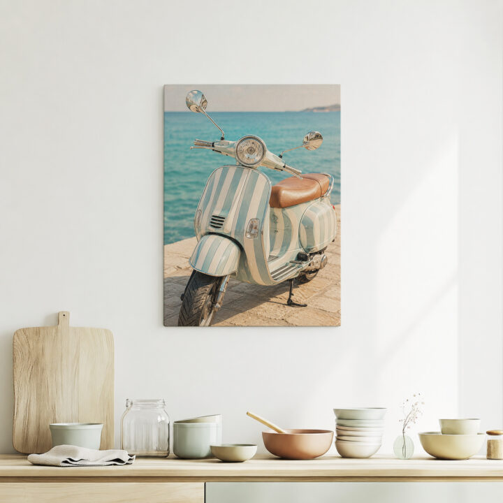 Leinwandbild Retro-Roller am Meer