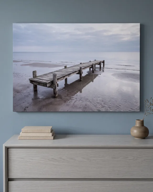 Leinwandbild – Holzsteg am stillen Meer