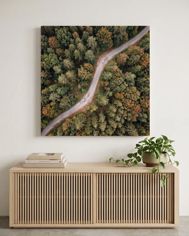 Leinwandbild – Kurvige Straße im herbstlichen Wald