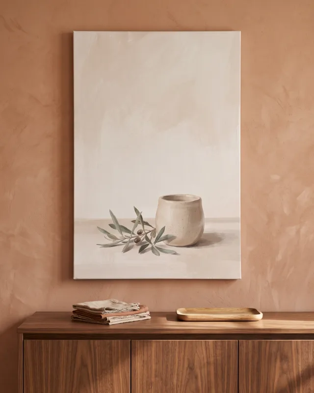 Leinwandbild – Keramikgefäß und Olivenzweig auf Beige