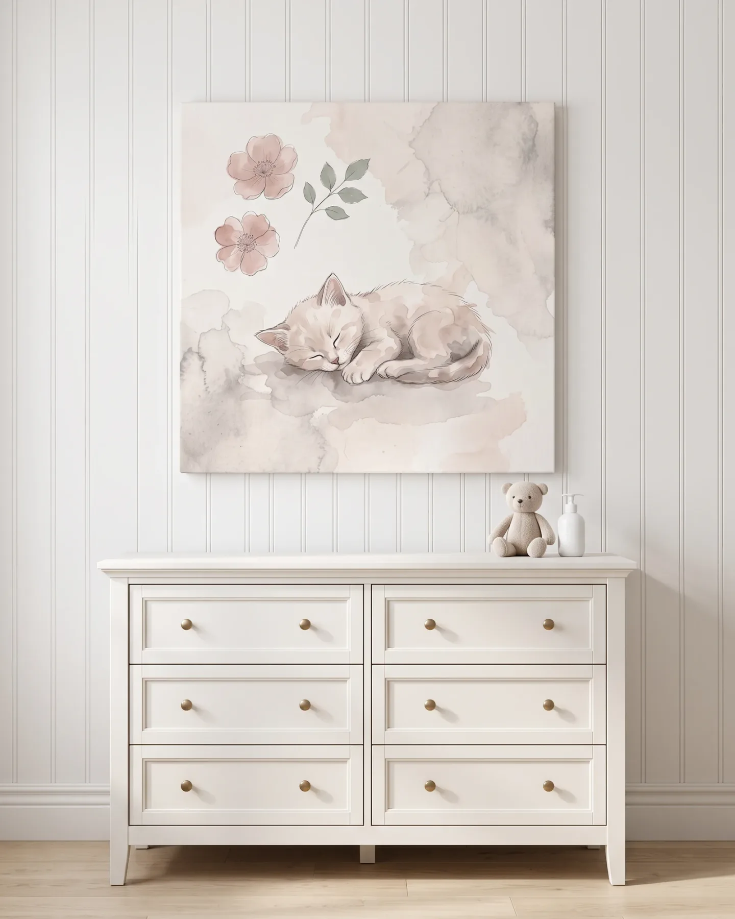 Leinwandbild – Schlafendes Kätzchen mit rosa Blüten