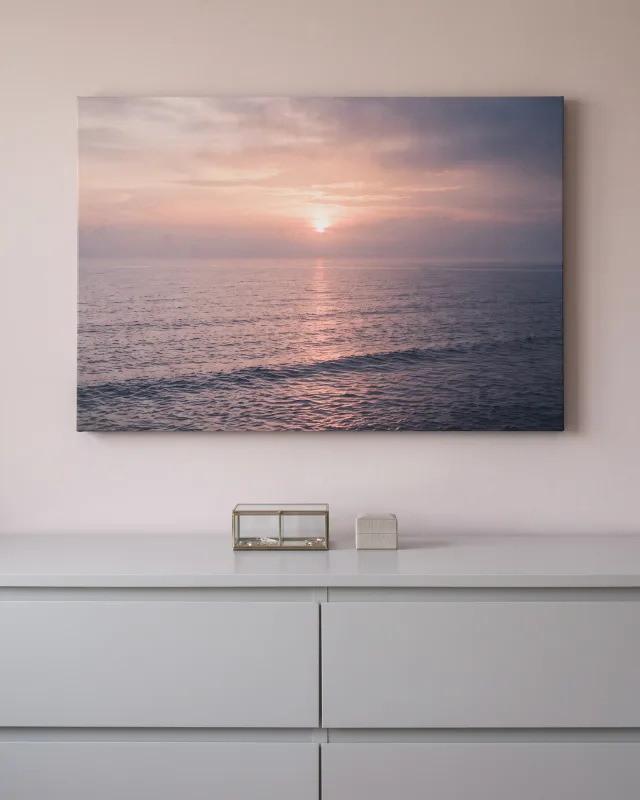 Leinwandbild – Helle Sonne zwischen rosa Wolken und Indigo