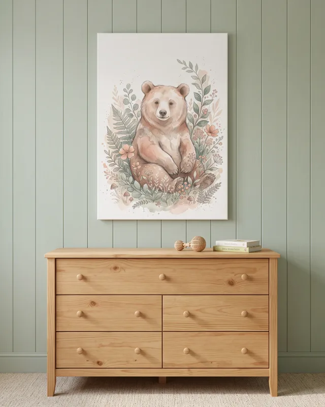 Leinwandbild – Sitzender Bär mit Farnen und Pilzen