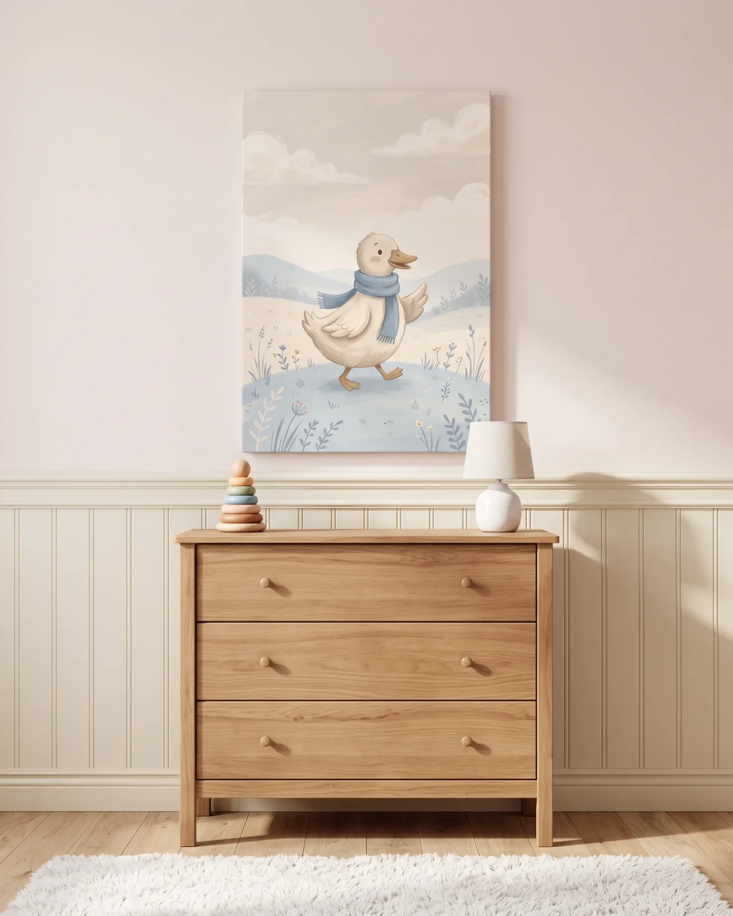 Leinwandbild – Weiße Ente mit blauem Schal im Schnee