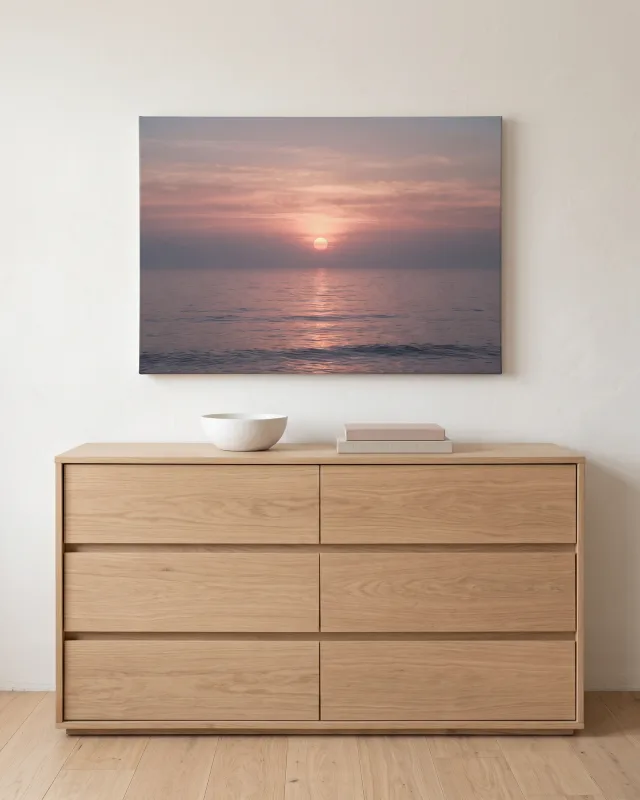 Leinwandbild – Runde Sonne über geradem rosa Horizont