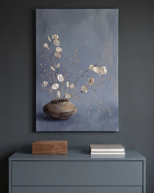 Leinwandbild – Silberne Samenkapseln in der Vase
