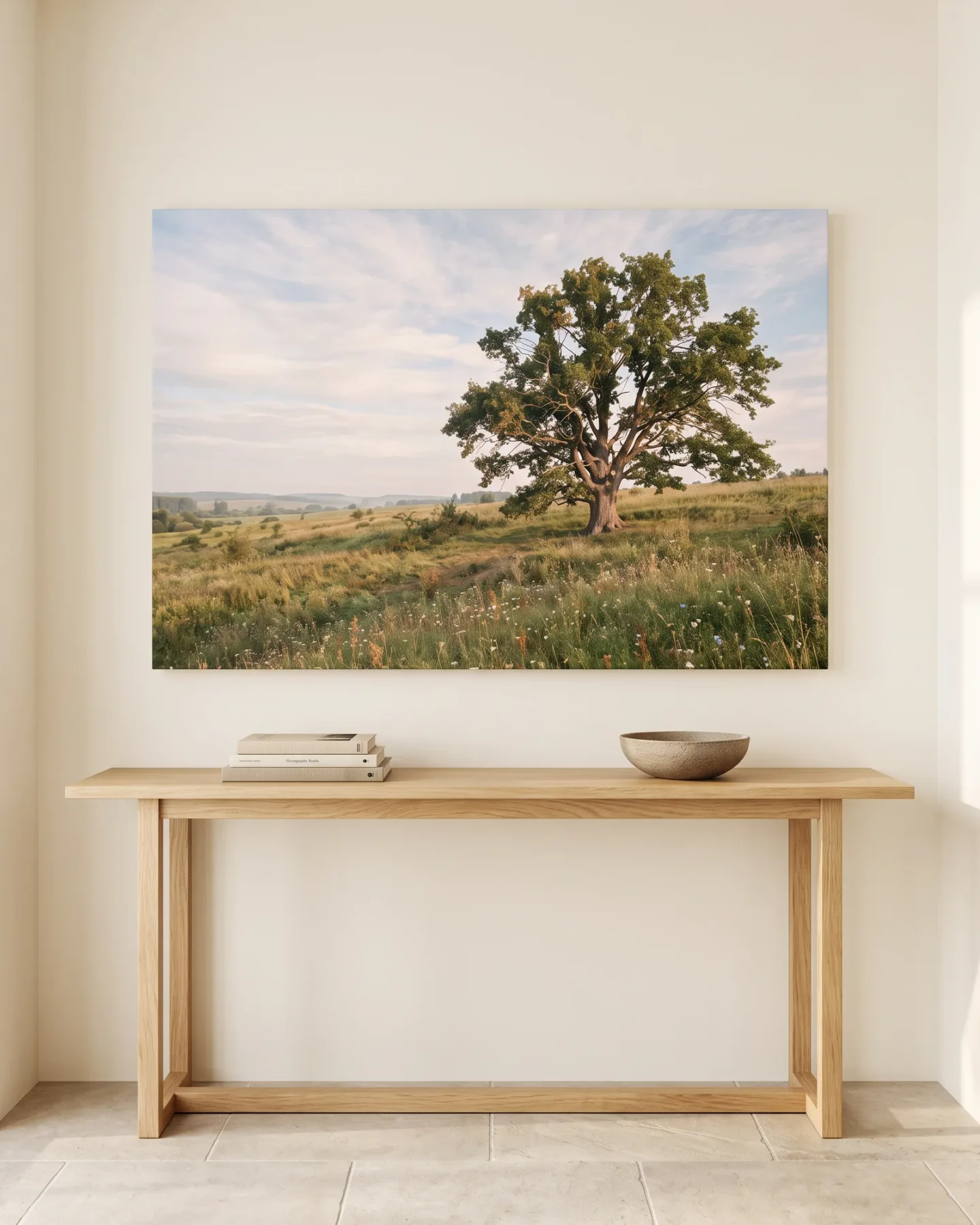 Leinwandbild – Großer Baum auf einer blühenden Wiese
