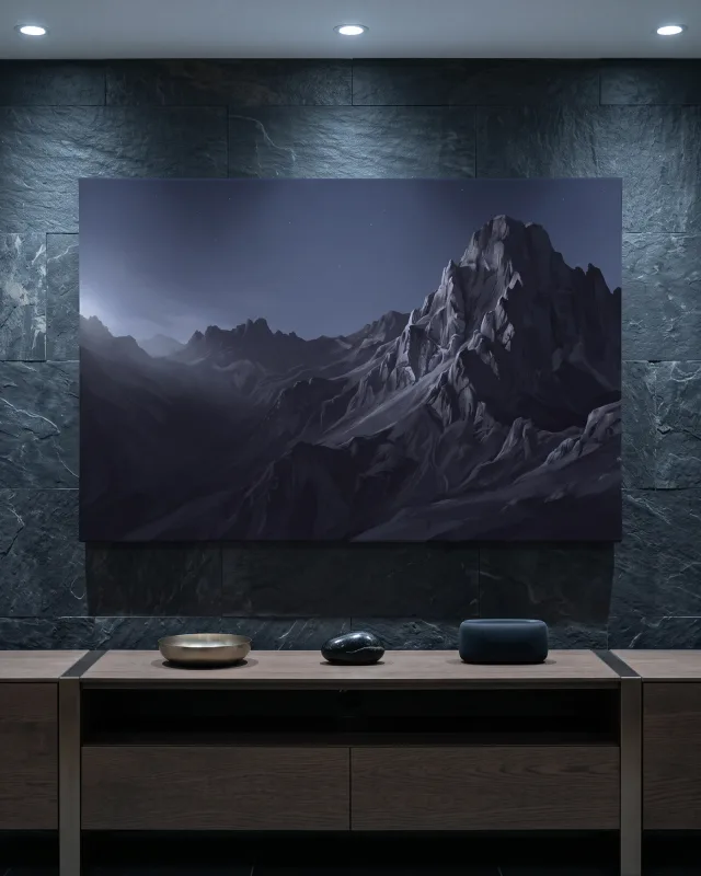 Leinwandbild – Nächtliche Berglandschaft im kühlen Blau