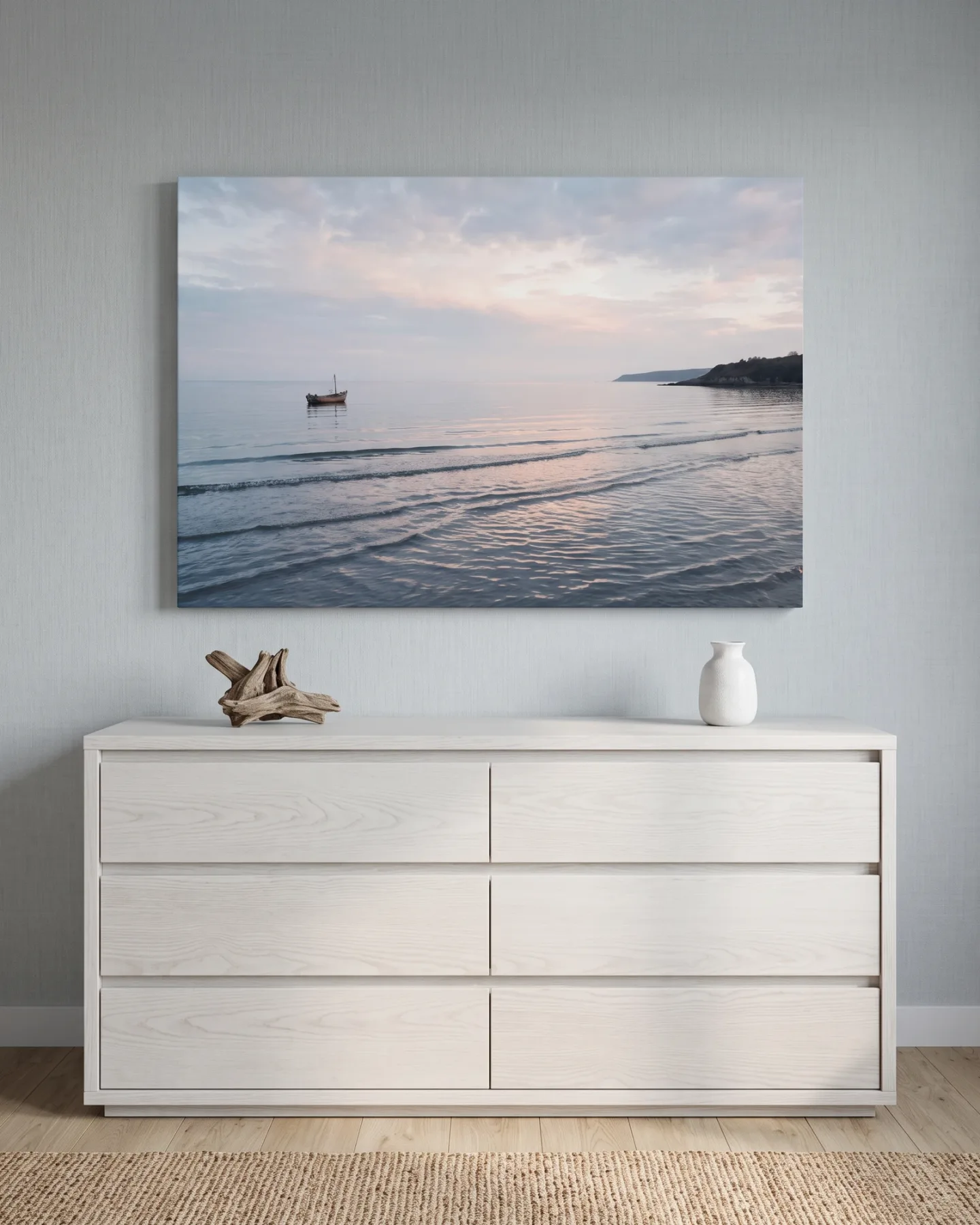 Leinwandbild – Ruhige Küstenlandschaft mit kleinem Boot