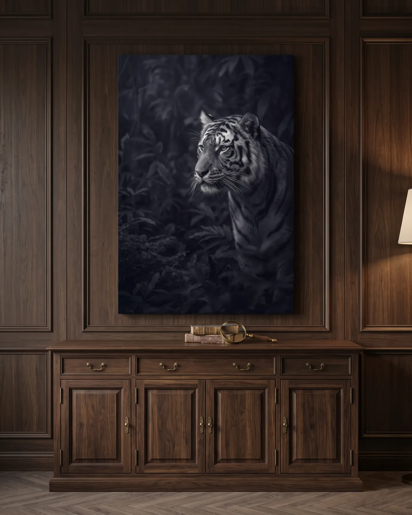 Leinwandbild – Tiger im dunklen Blätterwerk